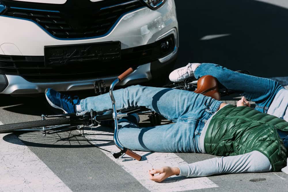 Atelier de formation damage control : pose d'un garrot sur un blessé simulé