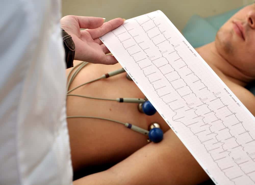 Patient qui fait ECG Patient qui fait ECG