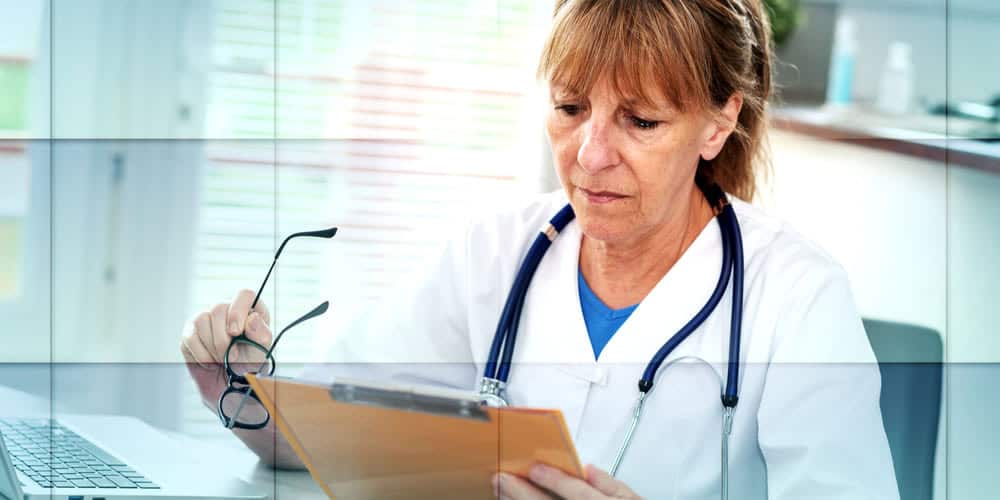 Évaluateurs en entretien lors d'une visite d'évaluation dans un établissement médico-social
